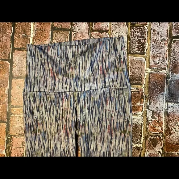 EUC Emily Hsu Pure Barre Women's Watercolor Leggings High Waist SZ M - Picture 5 of 10